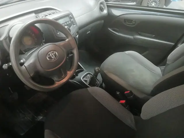 Toyota Aygo 1.0 VVT-i x-now - Frontschade 2017 Benzine 11