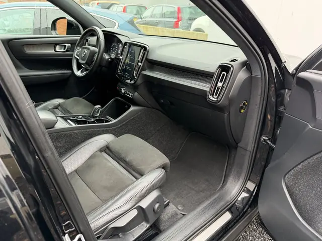 Volvo XC40 2.0 T4 R-Design | 2018 | 2018 Benzine 16