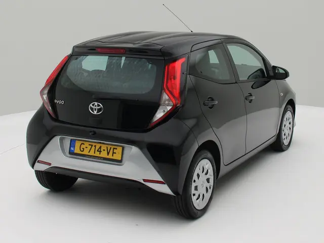 Toyota Aygo 1.0 VVT-i x-play 2019 Benzine 6