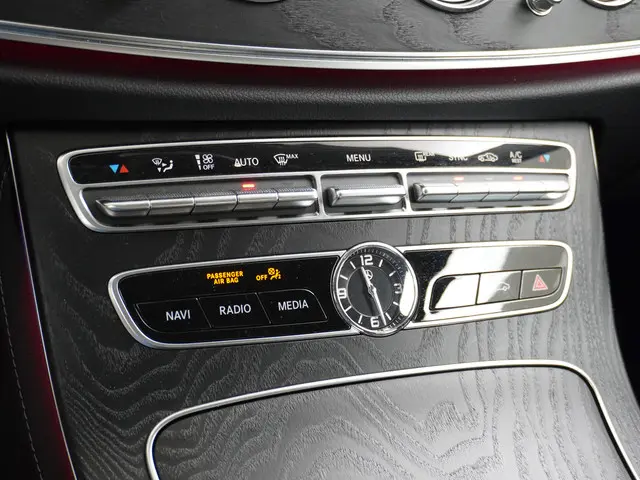 Mercedes-Benz E-Klasse 200 Sport Edition 2019 Benzine 35
