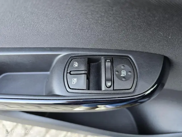 Opel Corsa 1.4 Online Edition 2018 Benzine 17