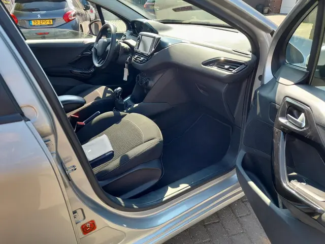 Peugeot 208 1.2 PureTech Blue Lion 2017 Benzine 11