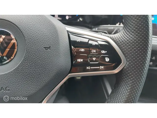 Volkswagen Golf 1.5 eTSI R-Line Business+ 2022 Benzine 21
