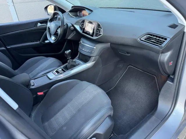 Peugeot 308 1.2 PureTech / 360 Camera / VC / Navi 2021 Benzine 16