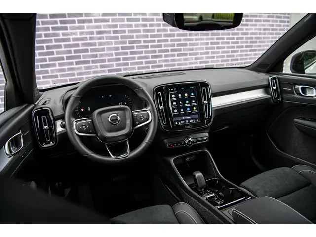 Volvo XC40 2.0 B4 Plus Black Edition 2025 Benzine 11