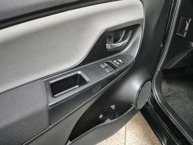 Toyota Yaris 1.5 Hybrid Dynamic 2019 Hybride Benzine 34