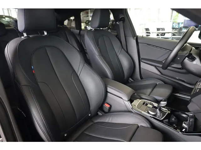 BMW 2 Serie Gran Coupé 220i 2024 Benzine 8