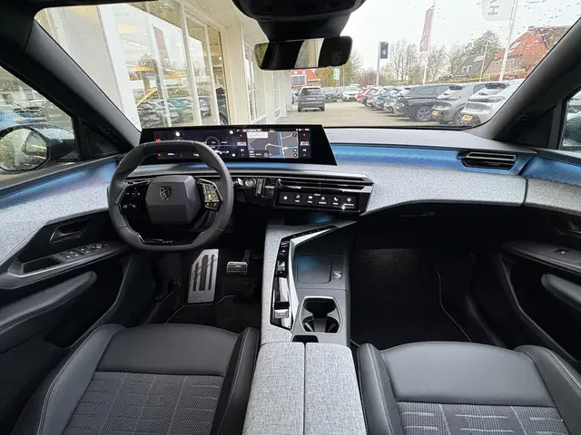 Peugeot 5008 1.2 Hybrid 145 GT 2025 Hybride Benzine 19