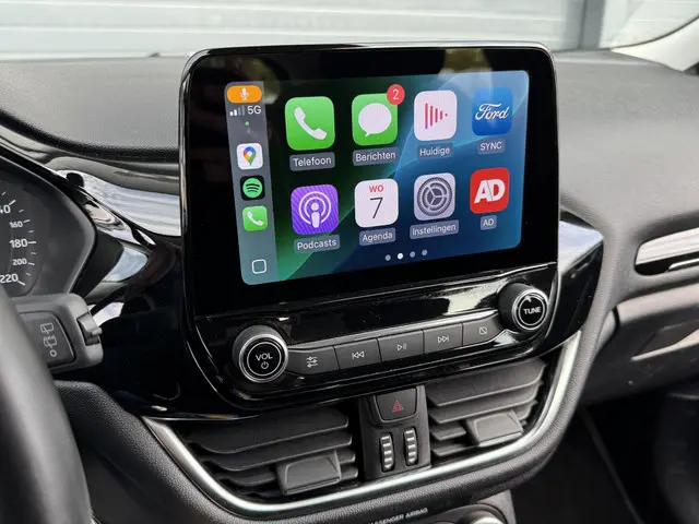 Ford Fiesta 1.0 ECOBOOST HYBRID TITANIUM 2022 Benzine 24