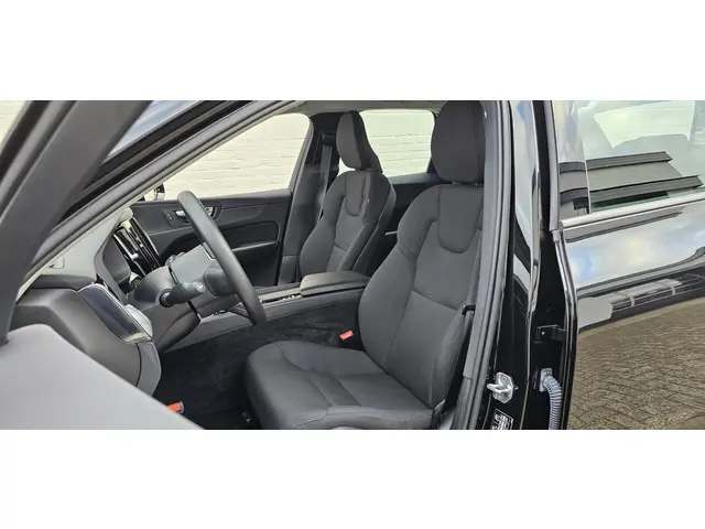 Volvo XC60 2.0 B4 Momentum 2021 Benzine 30