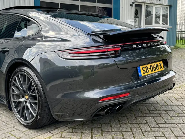 Porsche Panamera 2.9 4 E-Hybrid 2017 Hybride Benzine 12