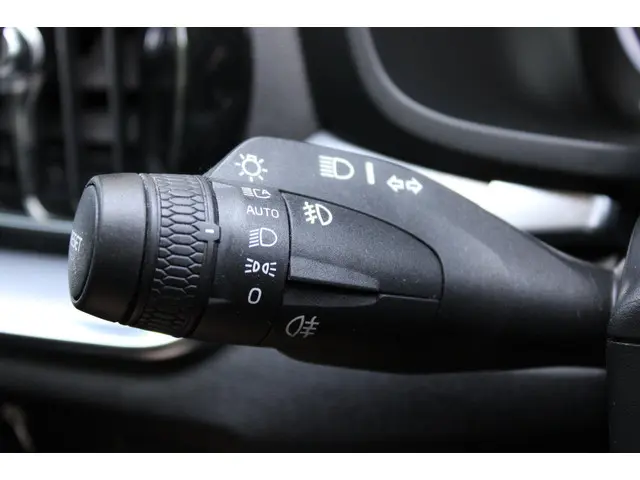 Volvo V60 2.0 T4 Momentum Pro 2019 Benzine 21