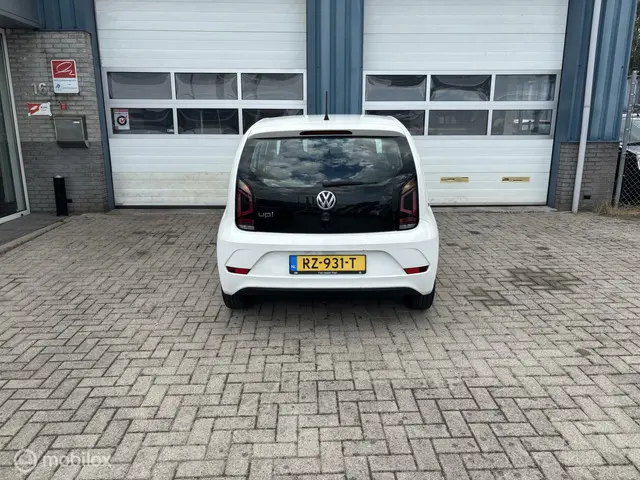 Volkswagen up! 1.0 BMT take up! 2018 Benzine 4