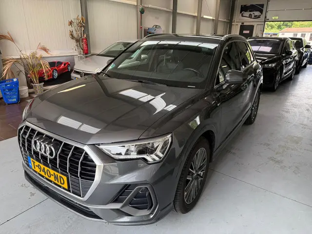 Audi Q3 40 TFSI quattro S edition 2020 Benzine 3