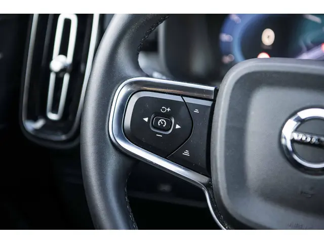 Volvo XC40 2.0 B3 Plus Black Edition 2025 Benzine 27