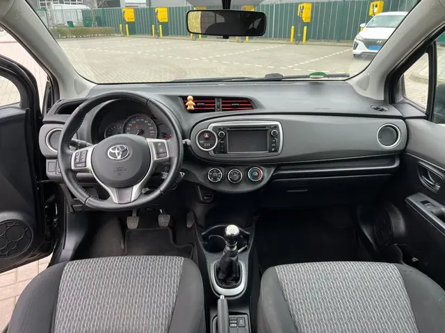 Toyota Yaris 1.3 VVT-i Aspiration 2013 Benzine 13