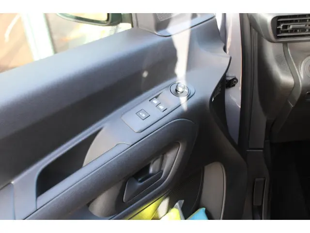 Opel Combo 1.2 PureTech 110 S&S L1 BTW VRIJ !! 2024 Benzine 10