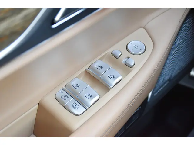 BMW 7 Serie 740Li High Executive 2015 Benzine 37