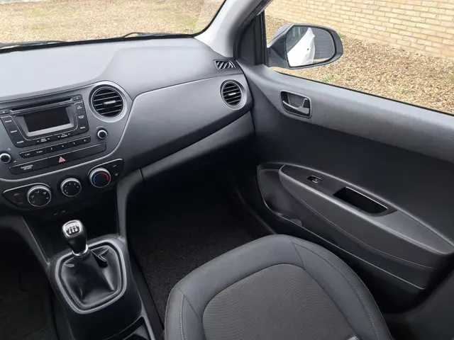 Hyundai i10 1.0i i-Motion 2015 Benzine 12