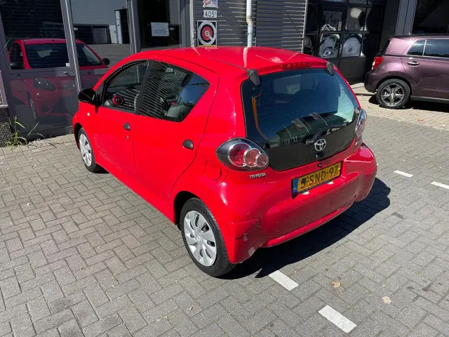 Toyota Aygo 1.0 VVT-i Now 2013 Benzine 7