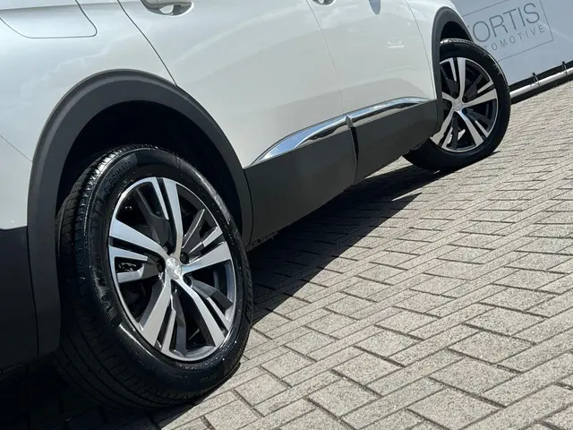 Peugeot 5008 1.2 PureTech Allure 2024 Benzine 20