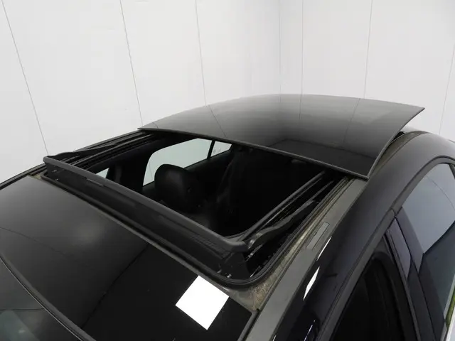 Mercedes-Benz A-Klasse A180 Premium Plus 2021 Benzine 35