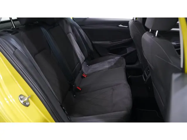 Volkswagen Golf 1.5 eTSI Life Business 2023 Benzine 47