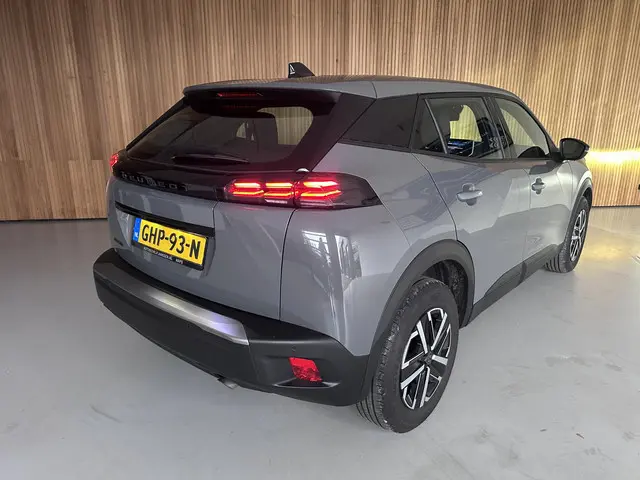 Peugeot 2008 1.2 PureTech 100 Active 2024 Benzine 2