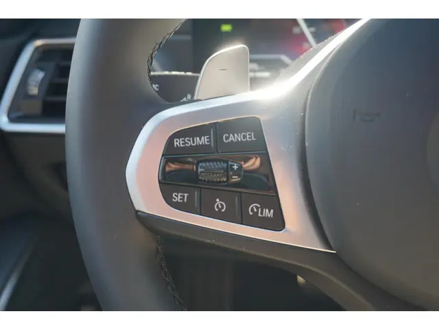 BMW 3 Serie Touring 320i 2024 Benzine 13