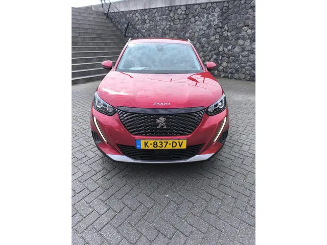 Peugeot 2008 1.2 PureTech Allure 2021 Benzine 28