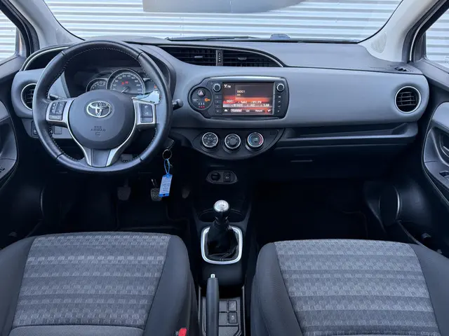 Toyota Yaris 1.0 VVT-i Aspiration 2016 Benzine 24