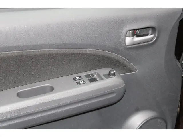 Suzuki Splash 1.0 VVT Comfort 2012 Benzine 13