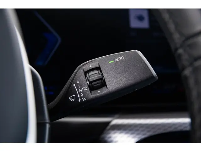 BMW 3 Serie 330e 2025 Hybride Benzine 57