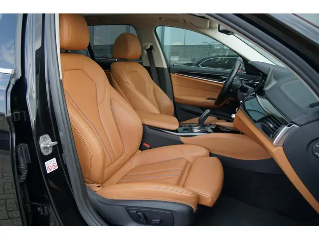 BMW 5 Serie Touring 530i xDrive Executive 2017 Benzine 8