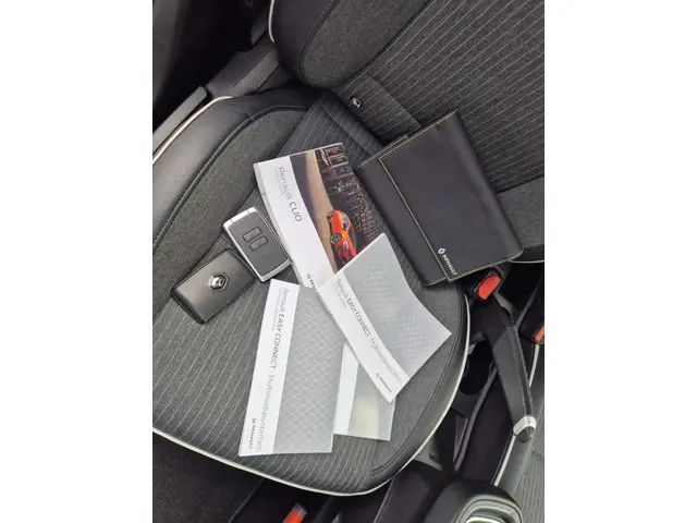 Renault Clio 1.0 TCe Intens 2021 Benzine 32