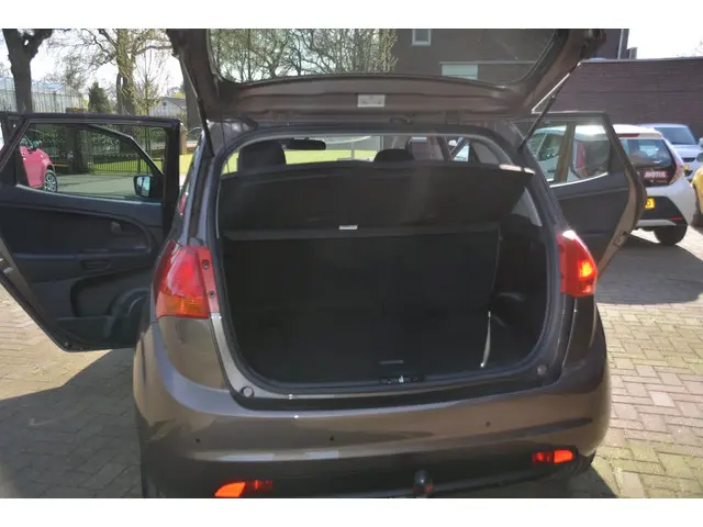 Kia Venga 1.6 CVVT automaat 2016 Benzine 21