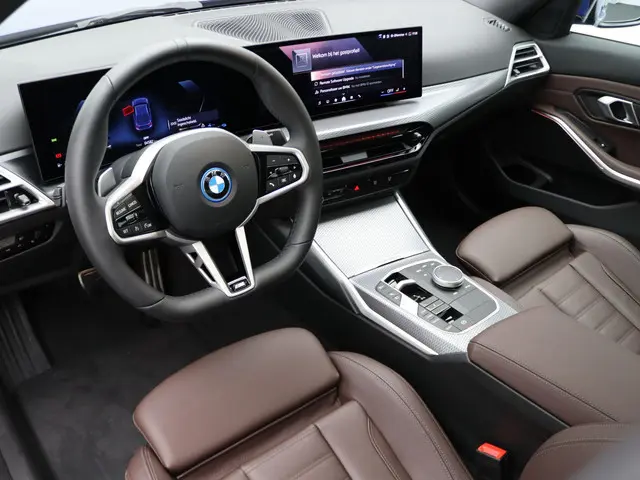 BMW 3 Serie Sedan 330e 2025 Hybride Benzine 10