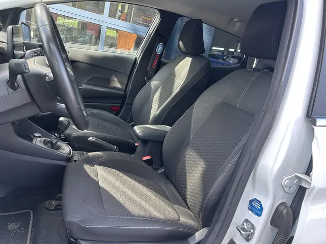 Ford Fiesta 1.0 EcoBoost Hybrid Titanium 2022 Benzine 21