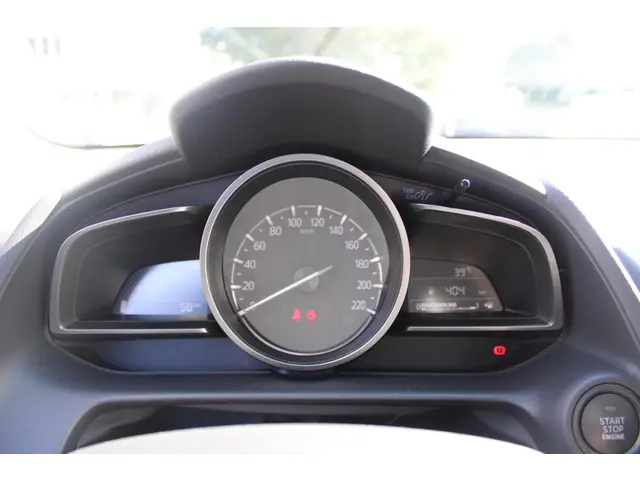 Mazda 2 1.5 e-SkyActiv-G 90 Centre-Line 2023 Benzine 16