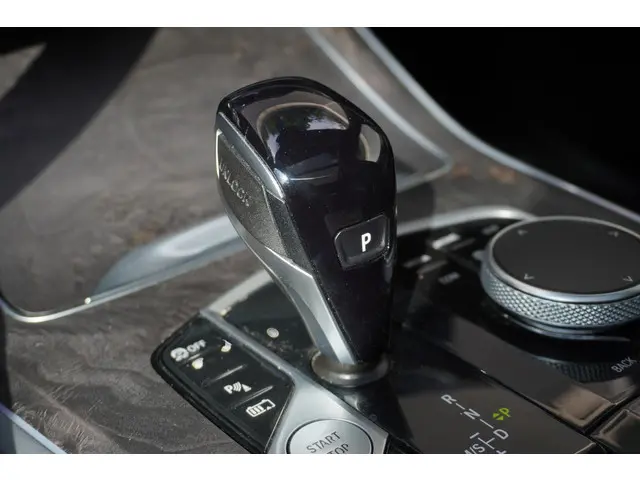 BMW X5 xDrive45e 2023 Hybride Benzine 12