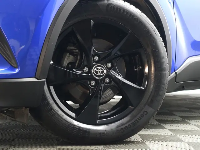 Toyota C-HR 1.8 Hybrid Dynamic Aut- 2017 Hybride Benzine 24