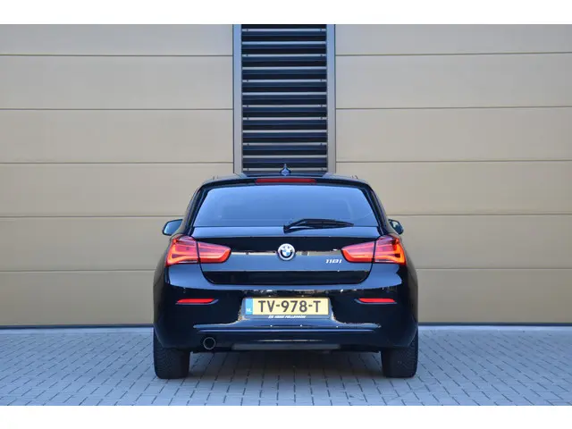 BMW 1 Serie 118i Executive 2018 Benzine 8