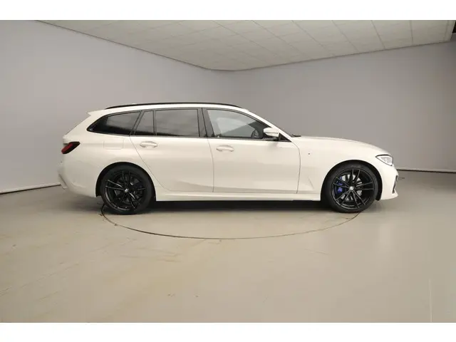 BMW 3 Serie Touring 318i 2022 Benzine 4