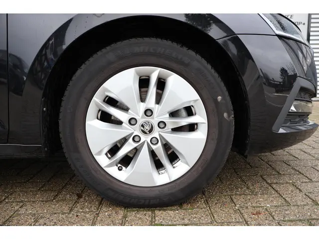 Škoda Octavia Combi 1.0 Business Edition 2022 Benzine 21