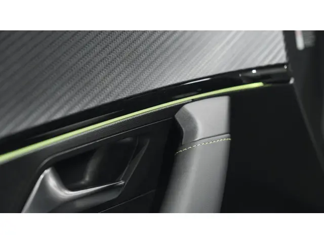 Peugeot 2008 PureTech 130 EAT8 GT 2024 Benzine 29