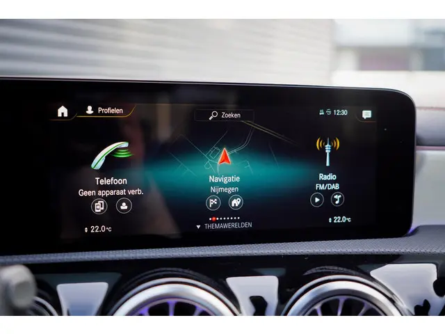 Mercedes-Benz CLA 250 e AMG Line 2023 Hybride Benzine 25