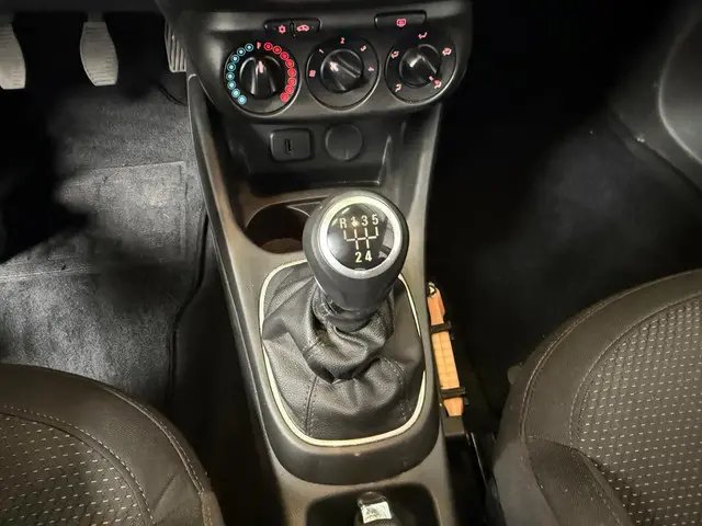 Opel Corsa 1.4 Online Edition 2017 Benzine 23