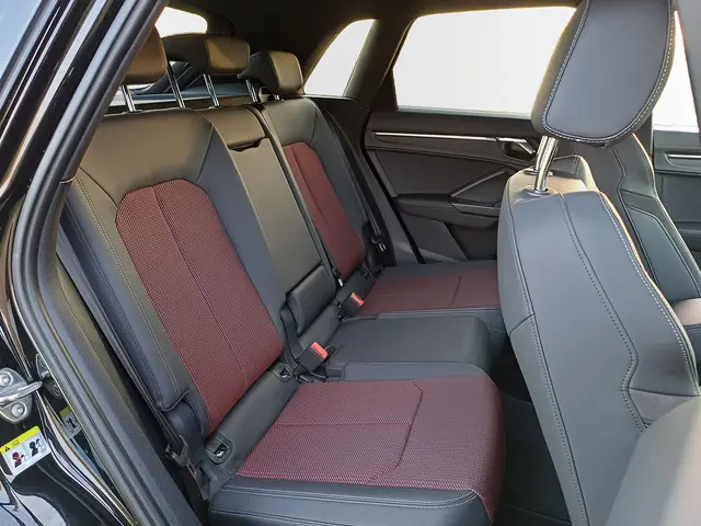 Audi Q3 35 TFSI S edition 2021 Hybride Benzine 37