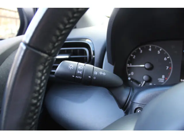 Toyota Yaris 1.5 VVT-i Active 2021 Benzine 18