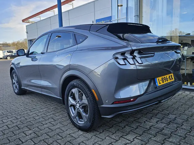 Ford Mustang Mach-E RWD 75 kWh 2021 Elektrisch 3